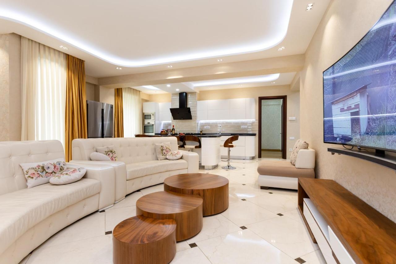 Central Cozy 3Bd-2Bath Apartment Tbilisi Ngoại thất bức ảnh