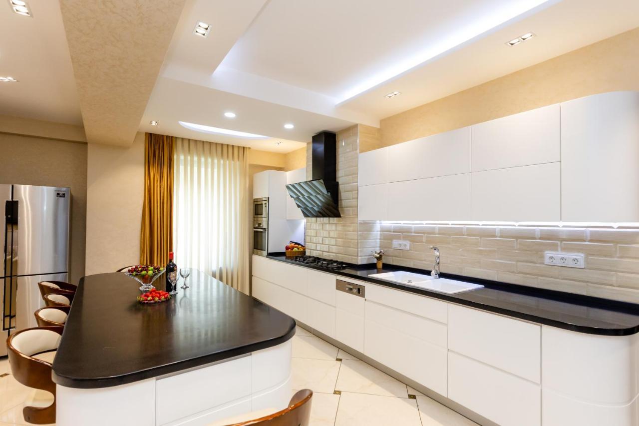 Central Cozy 3Bd-2Bath Apartment Tbilisi Ngoại thất bức ảnh
